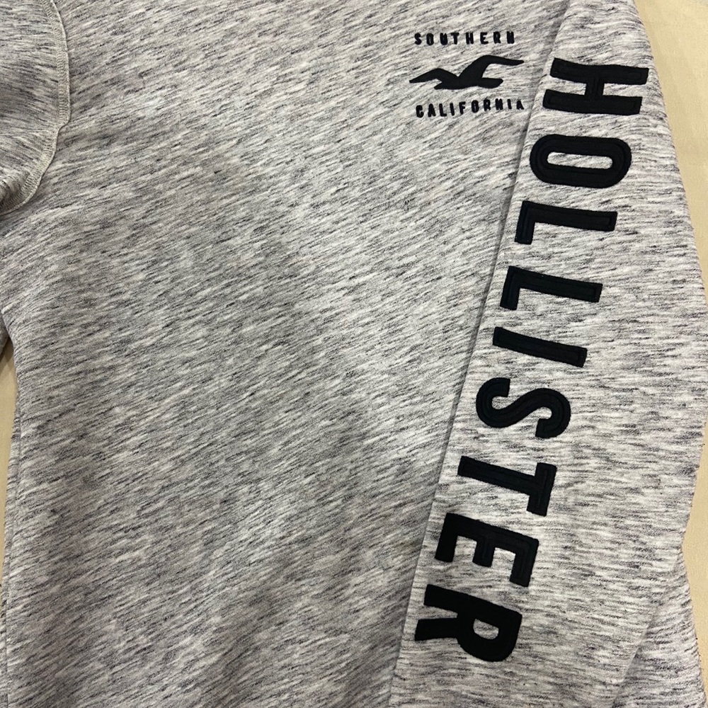 Hollister Crewneck